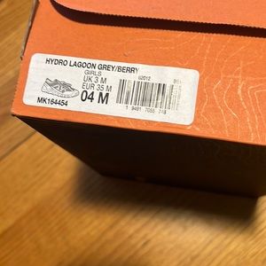 Merrell water shoes size 4M  didnt like them  tried on that was it brand new